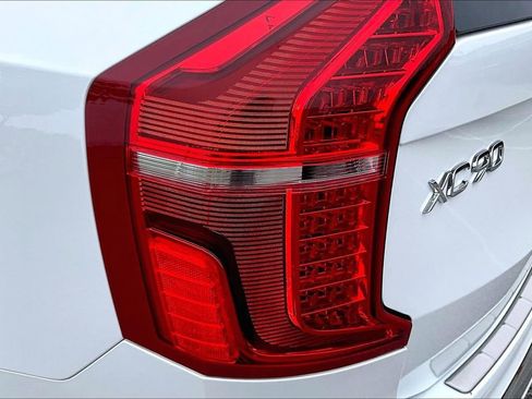 Used 2022 Volvo XC90 T8 Inscription Expression w/ Advanced Package AWD/4WD image 32