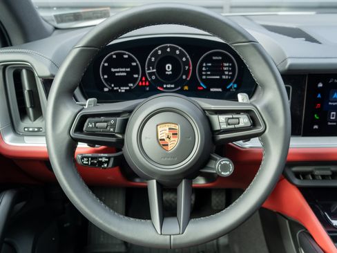 Used 2026 Porsche Cayenne AWD/4WD image 6