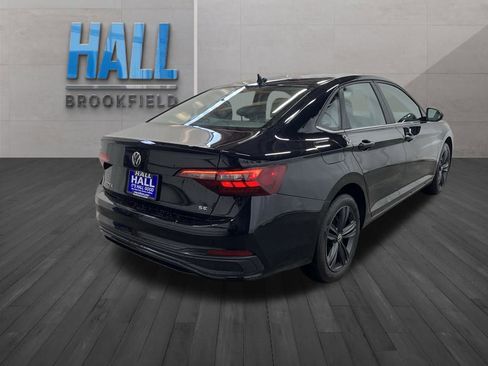 Certified 2024 Volkswagen Jetta SE w/ Panoramic Sunroof Package image 6