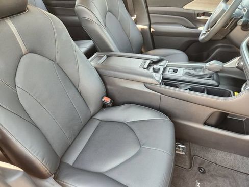 Used 2026 Toyota Grand Highlander AWD image 10