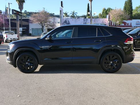 Used 2024 Volkswagen Atlas Cross Sport SE image 2