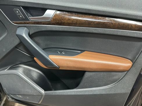 Used 2020 Audi Q5 2.0T Premium w/ Convenience Package image 18