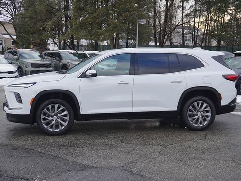 Used 2025 Buick Enclave Preferred w/ Power Package image 20