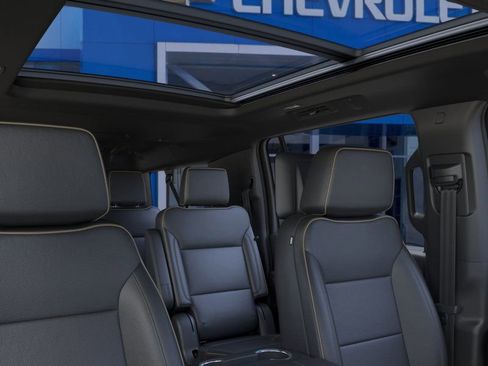 New 2025 Chevrolet Suburban Premier image 26