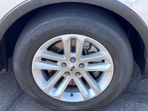 Used 2016 Ford Explorer XLT w/ Equipment Group 202A FWD image 10