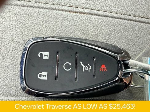 Used 2020 Chevrolet Traverse LT FWD image 25