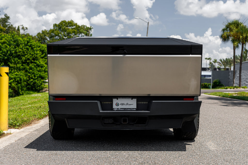 Used 2024 Tesla Cybertruck AWD Crew Cab image 39