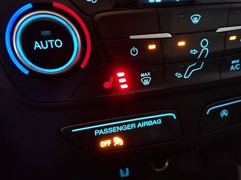 Used 2018 Ford Escape SE w/ SE Sync 3 Package AWD/4WD image 3