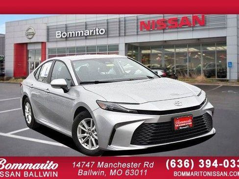 Used 2025 Toyota Camry LE image 1