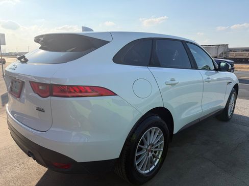 Used 2018 Jaguar F-PACE image 21