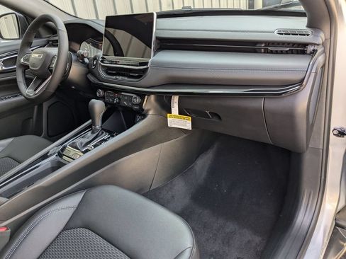 New 2026 Jeep Compass Latitude AWD/4WD image 23