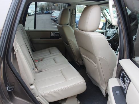 Used 2015 Lincoln Navigator 4WD image 16