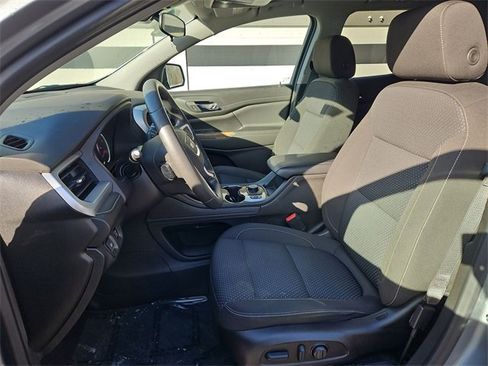 Used 2023 GMC Acadia SLE w/ Driver Convenience Package image 19