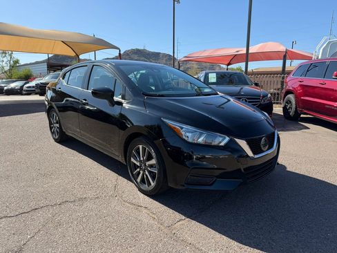 Used 2021 Nissan Versa SV FWD image 3