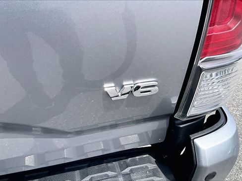 Used 2021 Toyota Tacoma TRD Off-Road w/ Technology Package AWD/4WD image 10