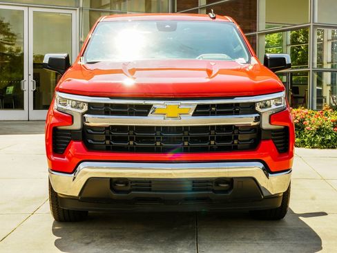 Used 2023 Chevrolet Silverado 1500 LT AWD/4WD image 7