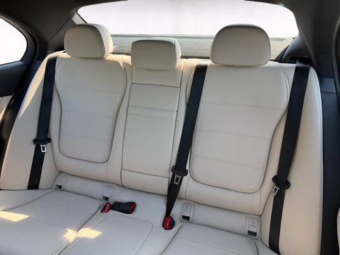 Used 2025 Mercedes-Benz C 300 Sedan image 13