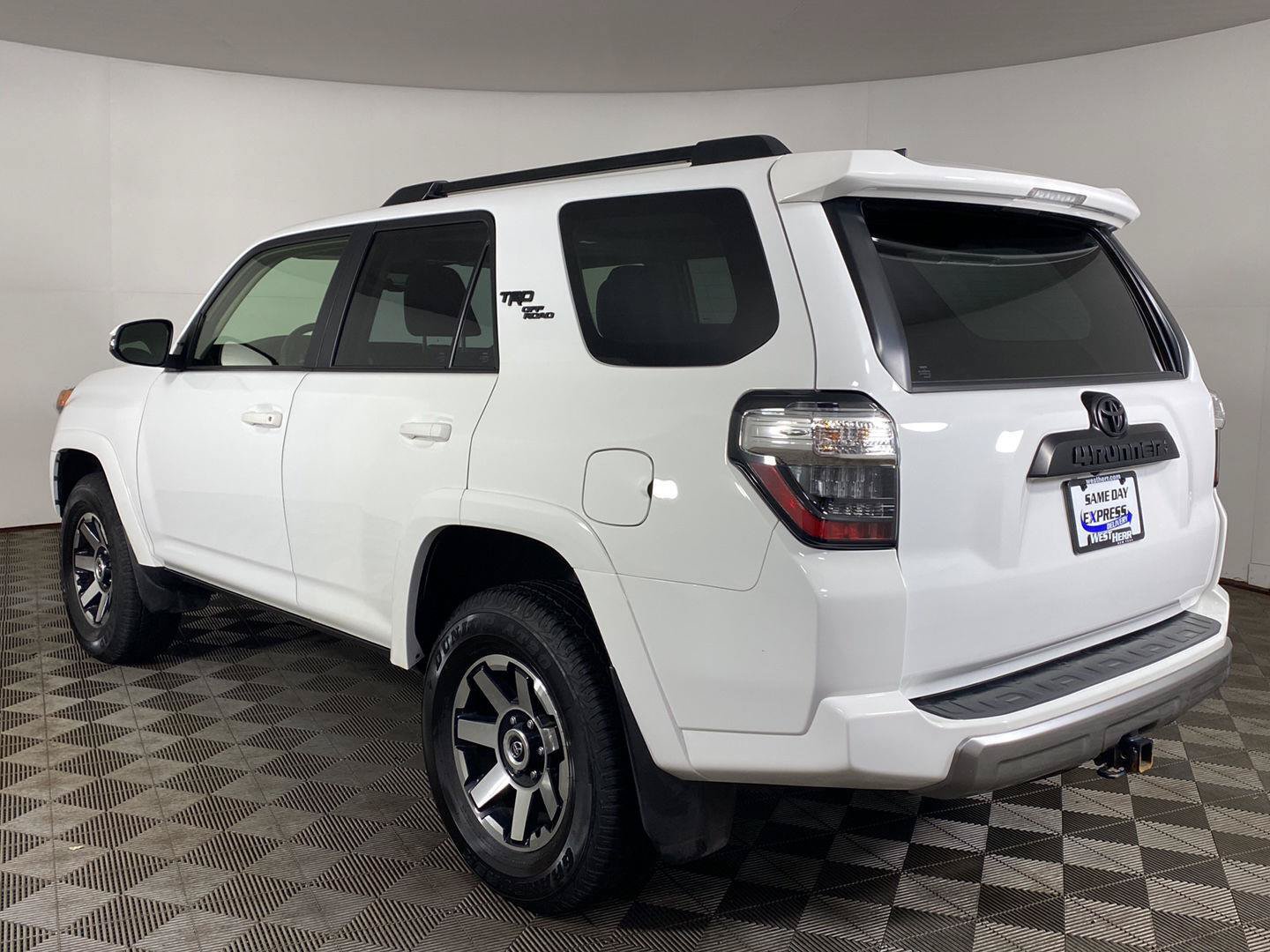 Used 2024 Toyota 4Runner TRD Off-Road Premium w/ Moonroof Package AWD/4WD image 4