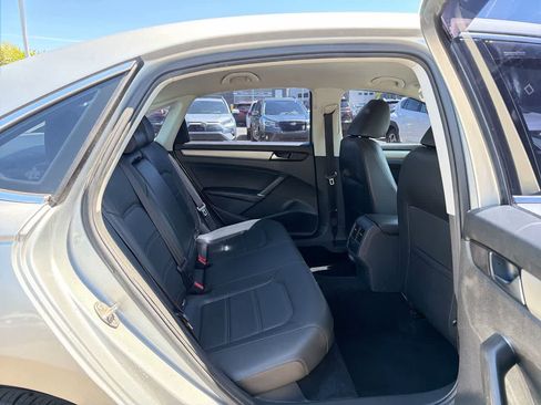 Used 2020 Volkswagen Passat 2.0T SE FWD image 24