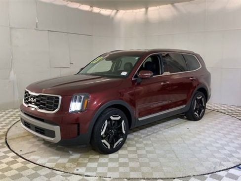 Used 2023 Kia Telluride S image 4