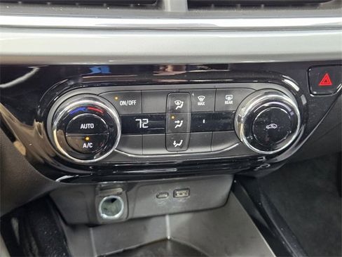 Certified 2025 Chevrolet Trax LT image 33