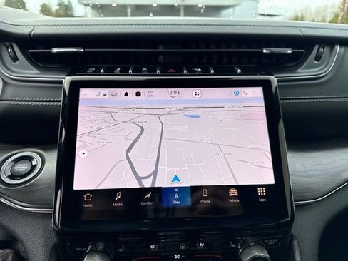 Used 2023 Jeep Grand Cherokee Overland w/ Luxury Tech Group IV image 23