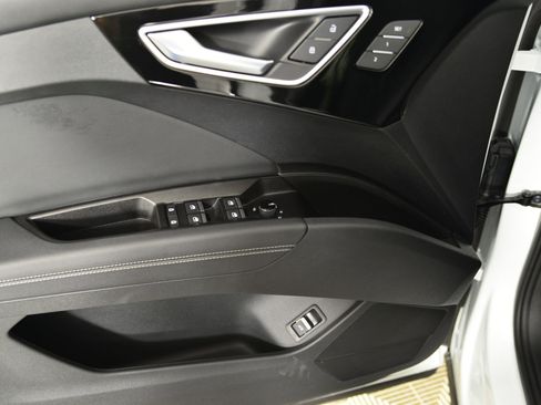 Used 2025 Audi Q4 e-tron Premium Plus w/ Premium Plus image 11