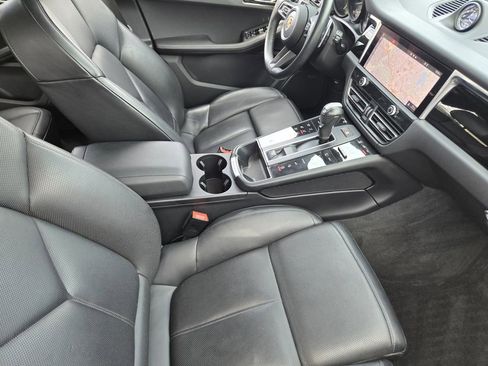 Used 2023 Porsche Macan image 18