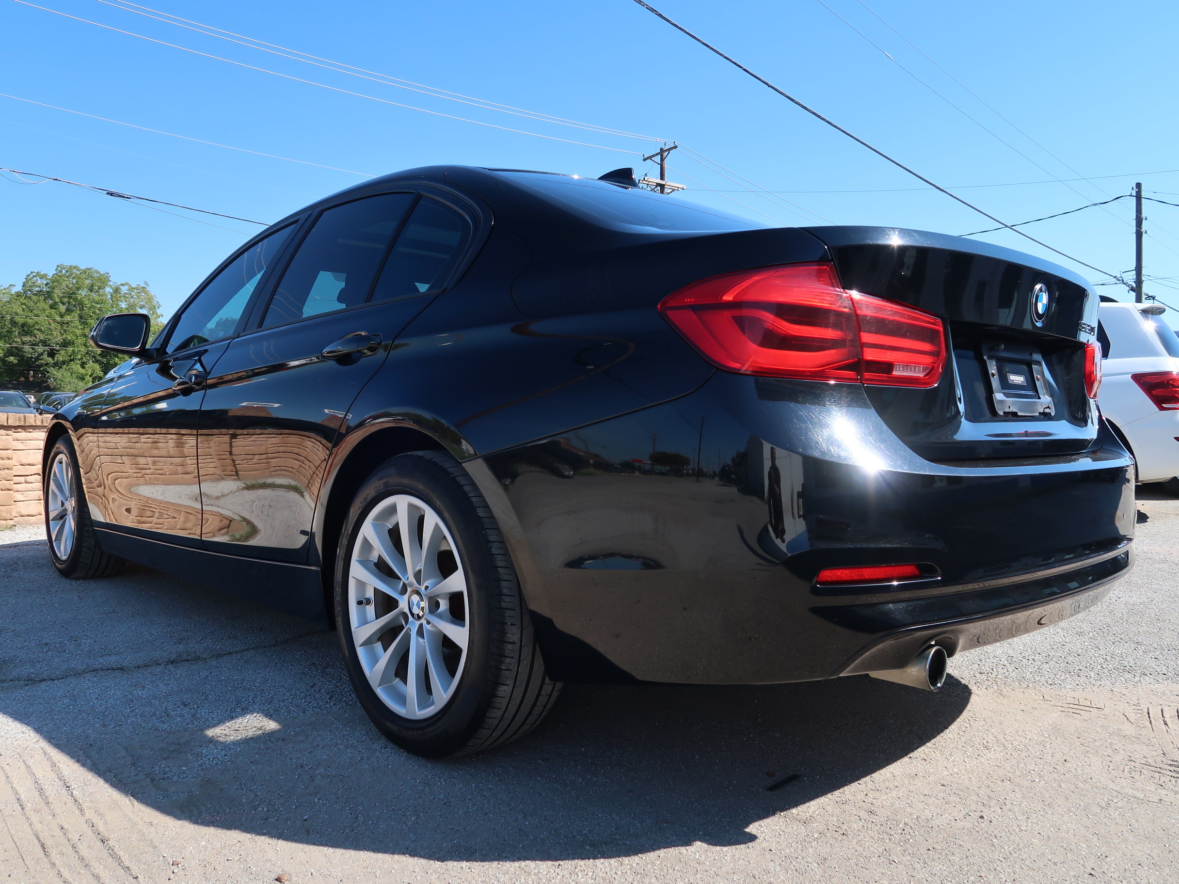 Used 2017 BMW 320i Sedan RWD image 7