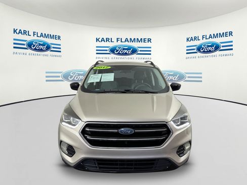 Used 2017 Ford Escape SE w/ SE Sport Appearance Package image 6