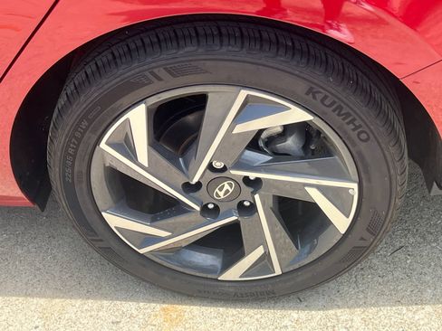 Used 2025 Hyundai Elantra Sport FWD image 18