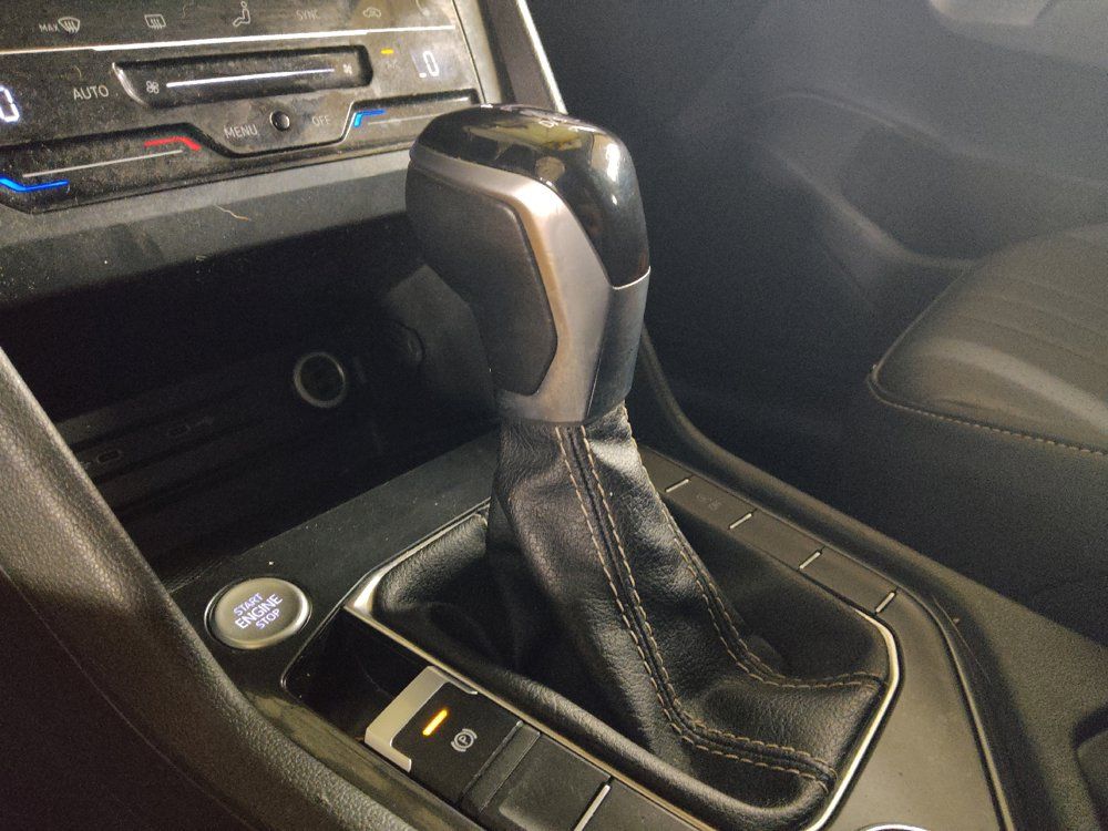 Used 2022 Volkswagen Tiguan SE AWD/4WD image 26