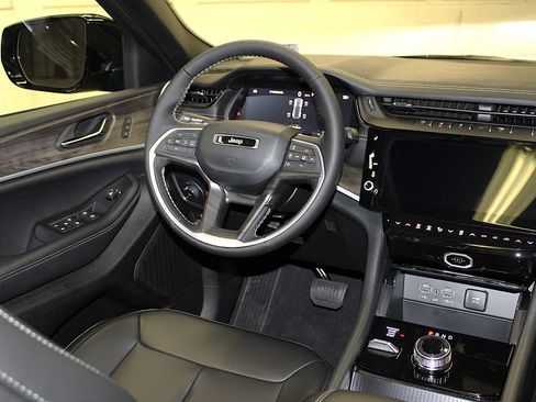 New 2026 Jeep Grand Cherokee Limited w/ Limited Altitude Package AWD/4WD image 12