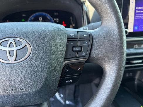 Used 2025 Toyota Camry LE FWD image 20