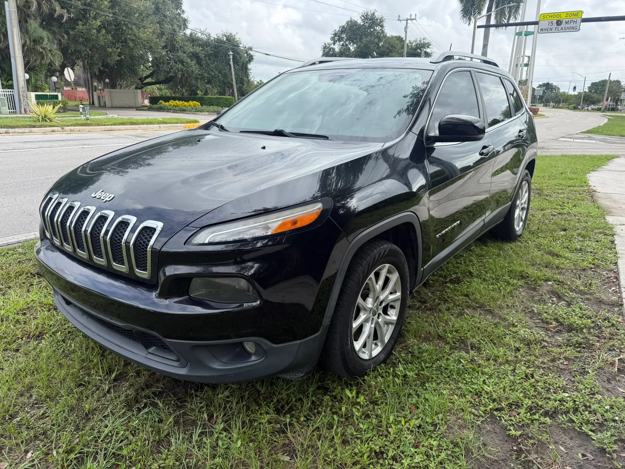 Used 2018 Jeep Cherokee Latitude Plus FWD image 1