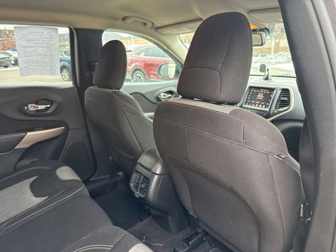 Used 2018 Jeep Cherokee Latitude image 9