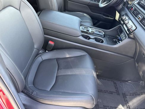 Used 2025 Honda Pilot Touring image 15