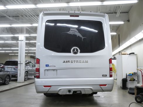 Used 2018 Mercedes-Benz Sprinter 3500 image 5