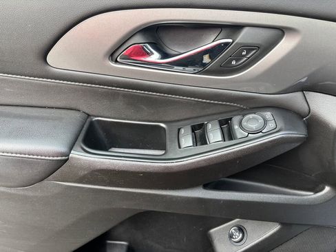 Used 2023 Chevrolet Traverse LT image 12