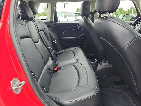 Used 2022 MINI Cooper 4-Door Hardtop FWD image 28
