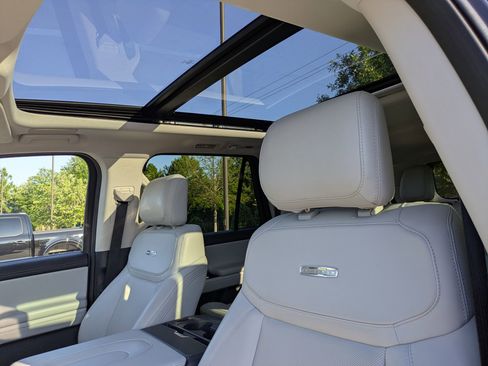 Certified 2025 Ford Expedition Max Platinum w/ Driver's Package AWD/4WD image 26