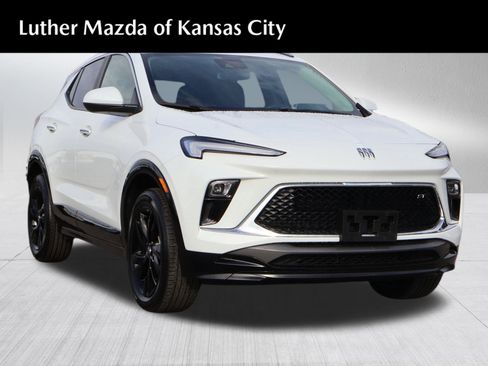 Used 2024 Buick Encore GX Sport Touring image 1