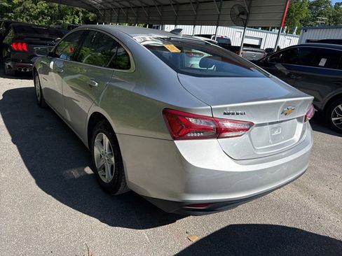 Used 2022 Chevrolet Malibu LT FWD image 2