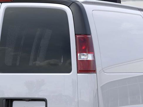 New 2026 GMC Savana 3500 RWD image 11