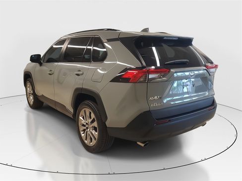 Used 2021 Toyota RAV4 XLE Premium image 5