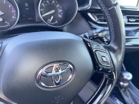Used 2018 Toyota C-HR XLE image 11