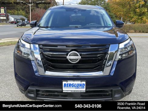Used 2024 Nissan Pathfinder SV image 9