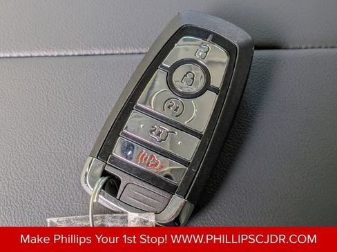 Used 2025 Lincoln Nautilus Reserve AWD/4WD image 30