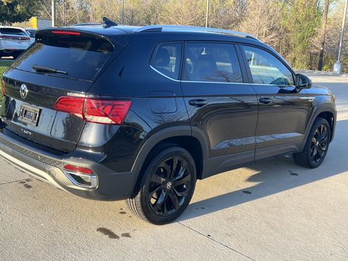 Used 2023 Volkswagen Taos SE w/ Panoramic Sunroof Package image 10