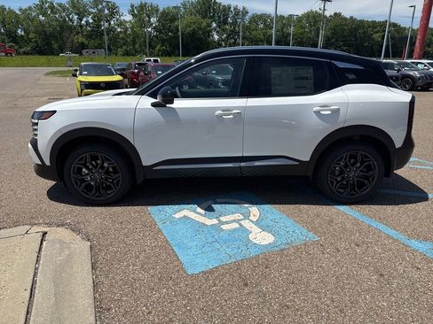 New 2026 Nissan Kicks SR w/ SR Premium Package AWD/4WD image 4